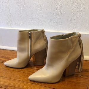 Sam Edelman Off White Fringe booties- size 9